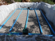 Filtre à sable vertical non drainé, mise en place des tuyaux perforés, regards de répartition et de bouclage